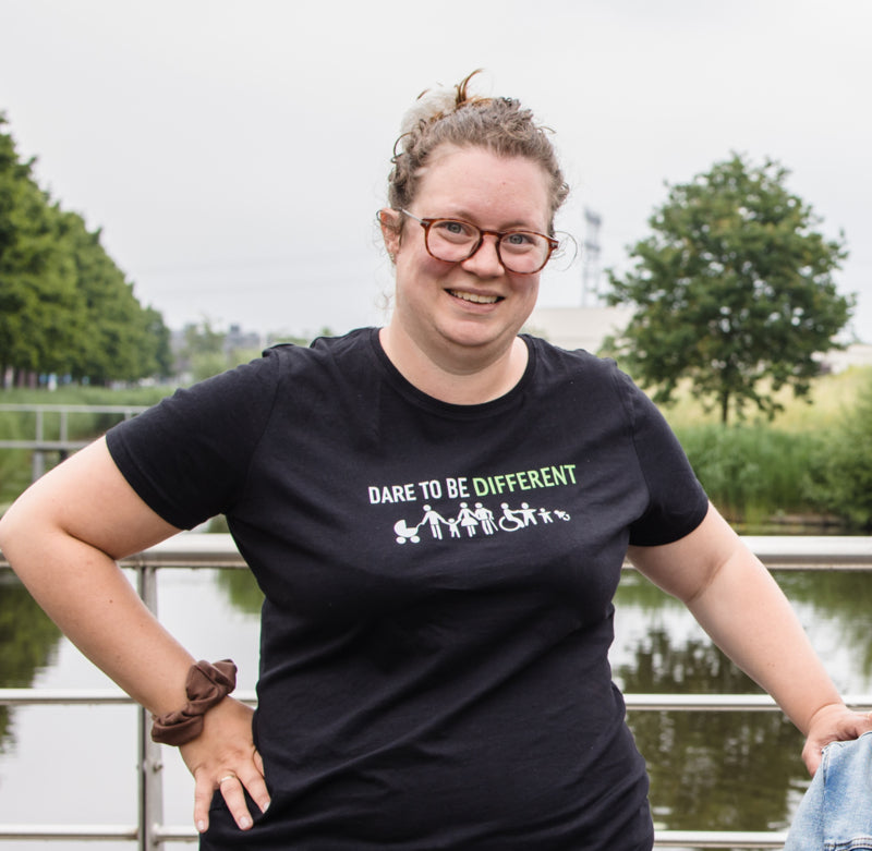 KINDER t-shirt "Dare to be different"