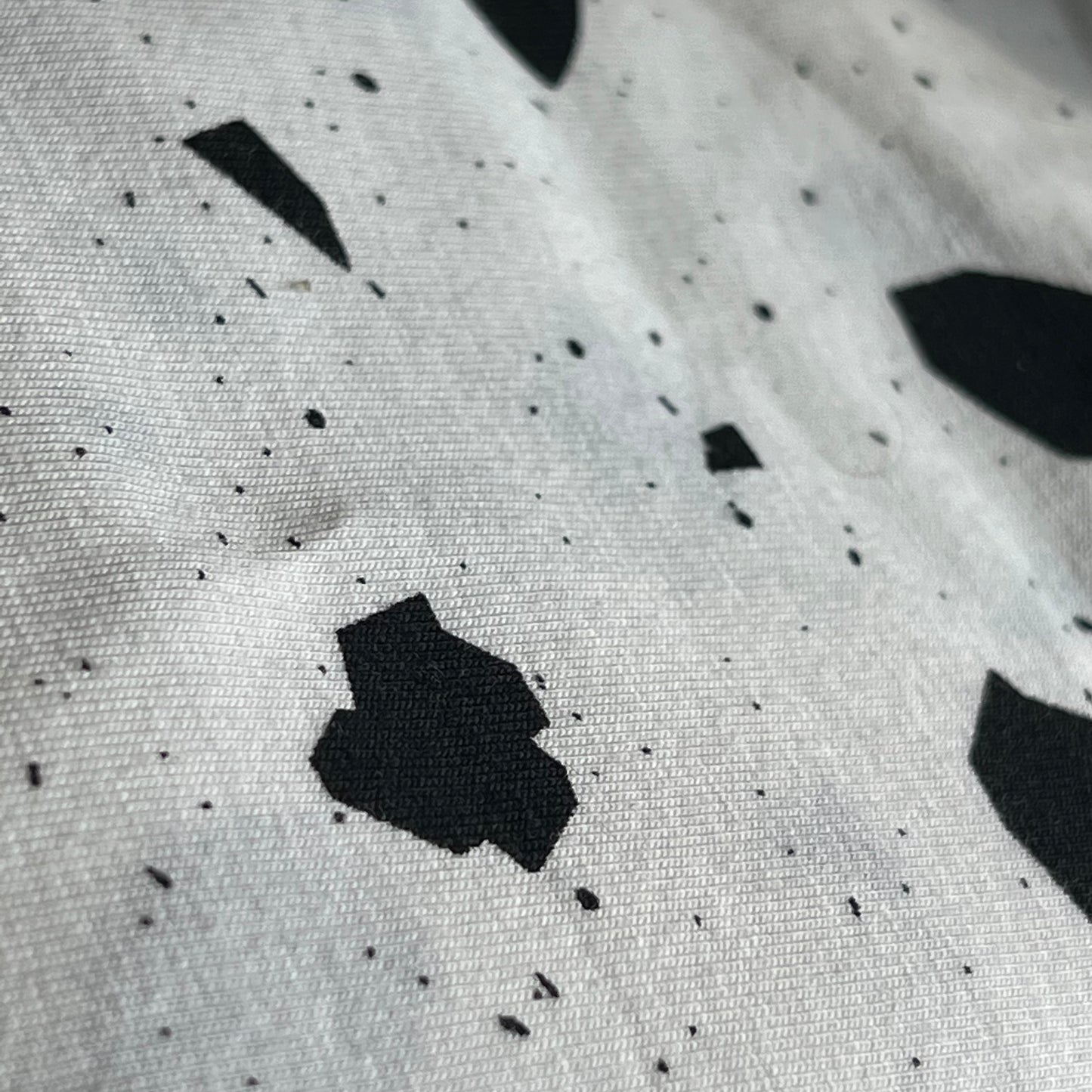 sjaal Wit met zwarte grafic design