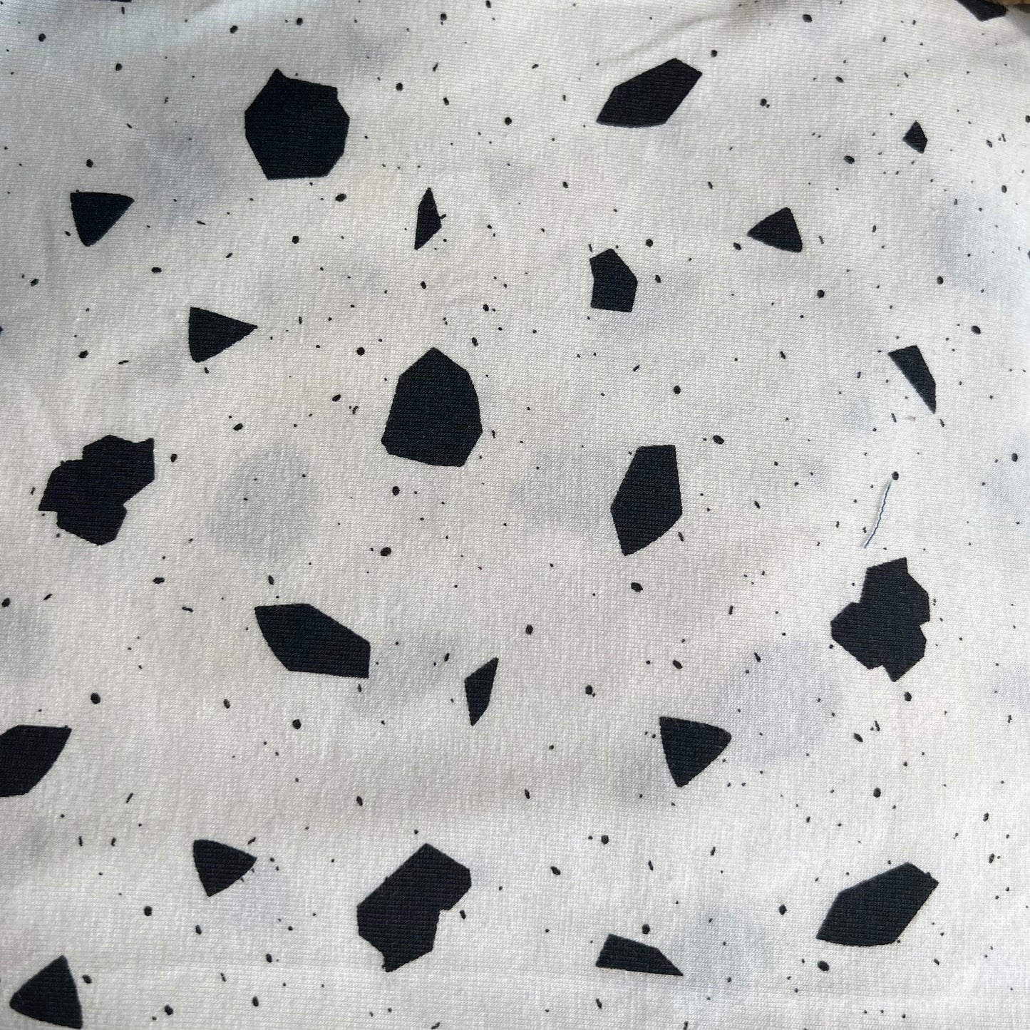 sjaal Wit met zwarte grafic design