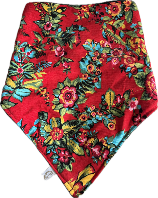 Kwijlsjaal Nooss – Rood rib met bloemenprint