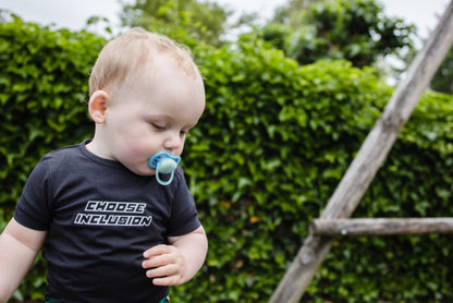 BABY t-shirt "Choose Inclusion"